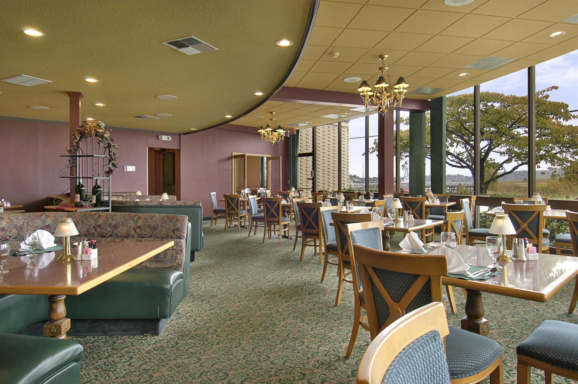 Red Lion Hotel Кус-Бей Экстерьер фото