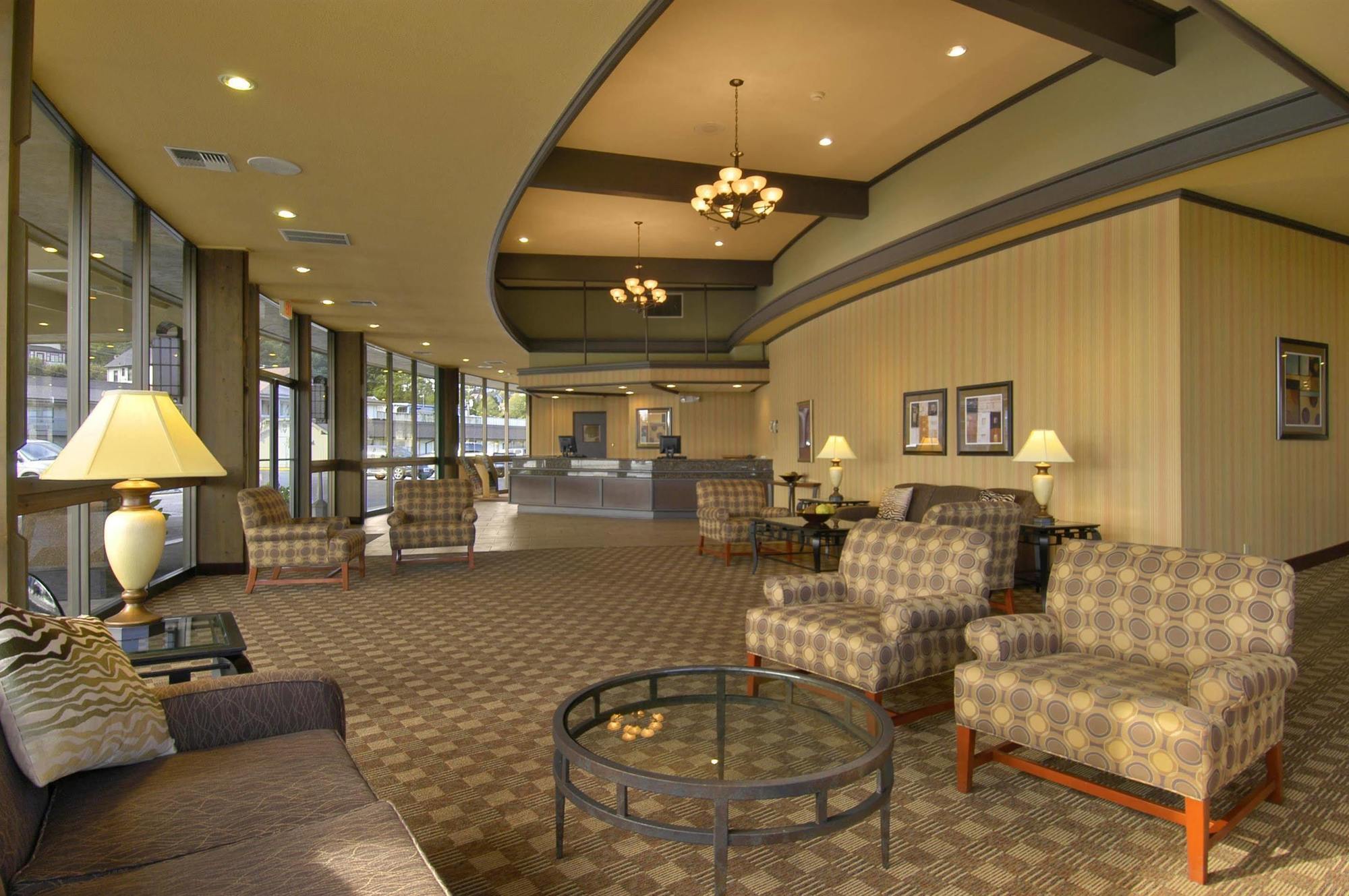 Red Lion Hotel Кус-Бей Интерьер фото